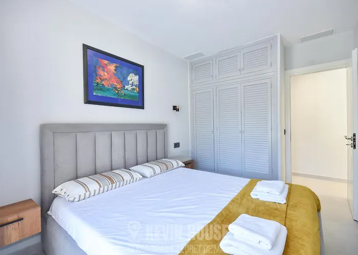 Kevin House - Serra Brava, Apartamento *